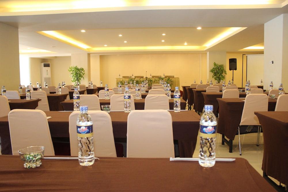 Grand Asia Hotel Makassar Eksteriør billede