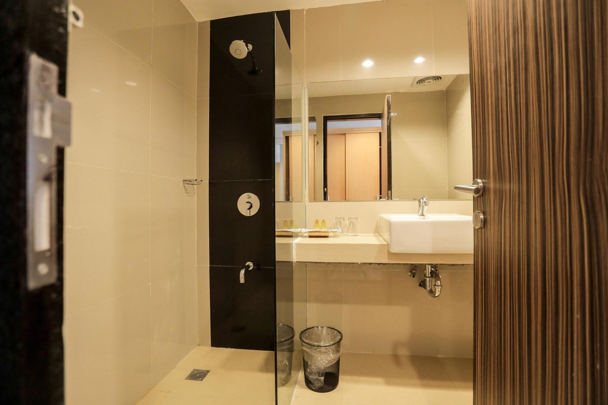 Grand Asia Hotel Makassar Eksteriør billede