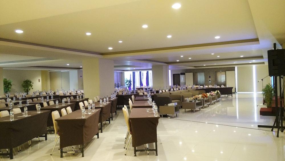 Grand Asia Hotel Makassar Eksteriør billede