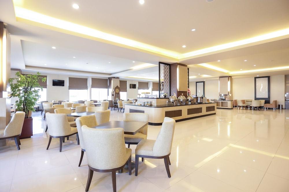 Grand Asia Hotel Makassar Eksteriør billede