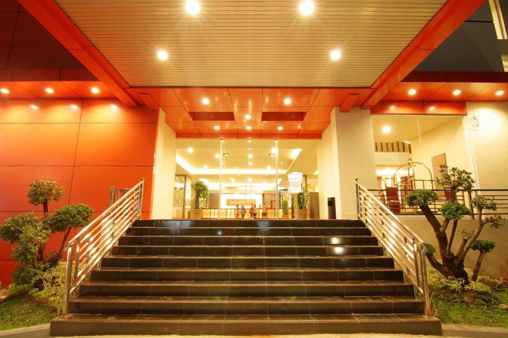 Grand Asia Hotel Makassar Eksteriør billede