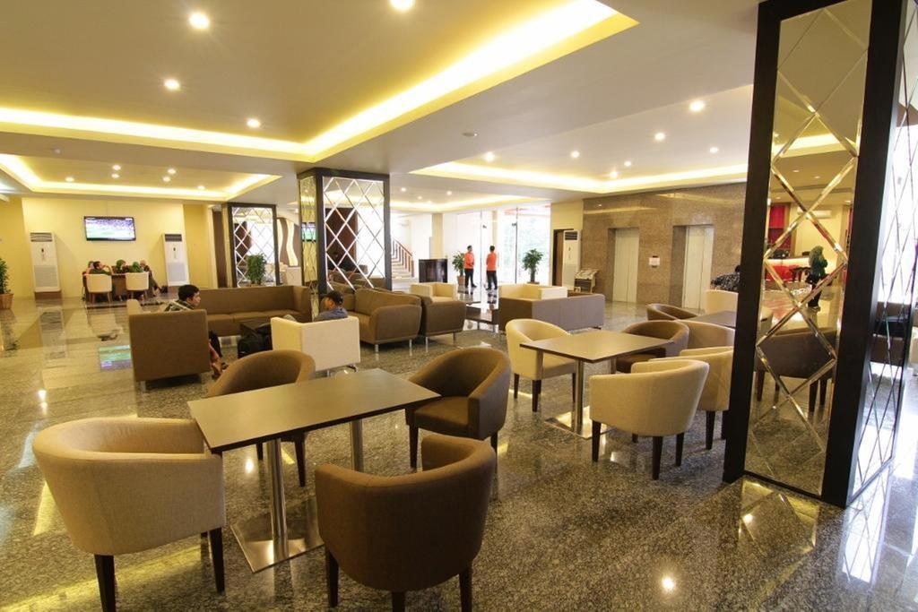 Grand Asia Hotel Makassar Eksteriør billede