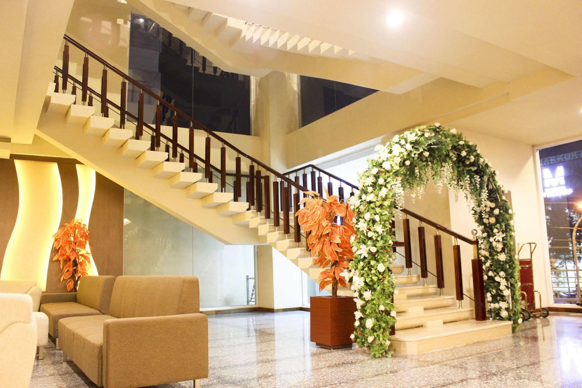 Grand Asia Hotel Makassar Eksteriør billede